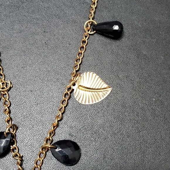 Gold tone necklace with black beads - Picture 6 of 11